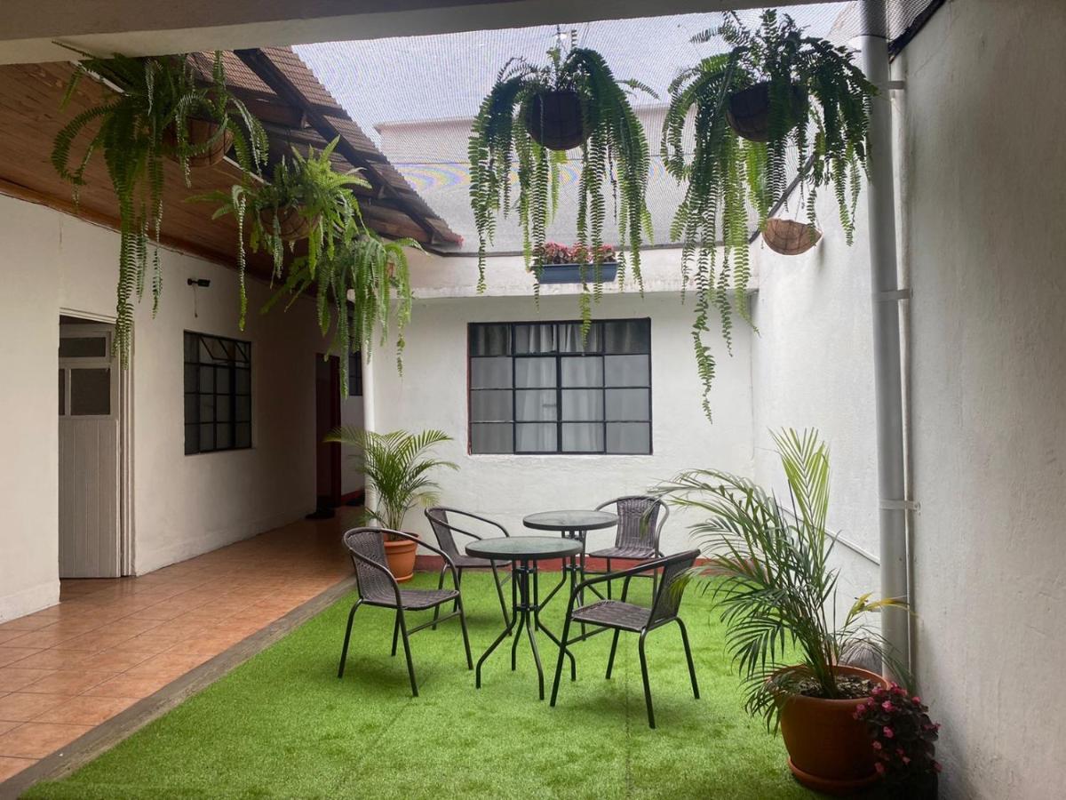 El Extranjero Guest house *